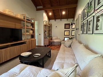 Casa en venta de 5D/4B + quincho + piscina - Calera de Tango