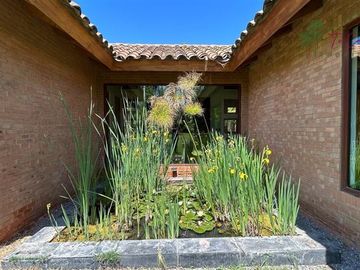 Casa en venta de 5D/4B + quincho + piscina - Calera de Tango