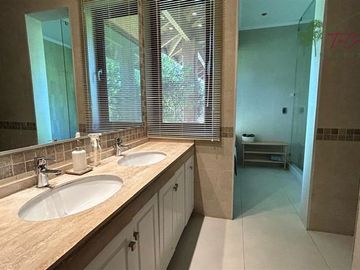 Casa en venta de 5D/4B + quincho + piscina - Calera de Tango