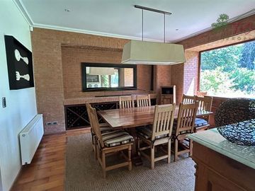 Casa en venta de 5D/4B + quincho + piscina - Calera de Tango