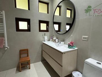 Casa en venta de 5D/4B + quincho + piscina - Calera de Tango
