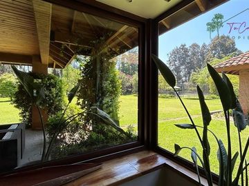 Casa en venta de 5D/4B + quincho + piscina - Calera de Tango