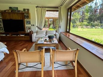 Casa en venta de 5D/4B + quincho + piscina - Calera de Tango