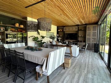 Casa en venta de 5D/4B + quincho + piscina - Calera de Tango