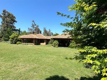 Casa en venta de 5D/4B + quincho + piscina - Calera de Tango