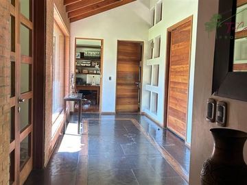 Casa en venta de 5D/4B + quincho + piscina - Calera de Tango