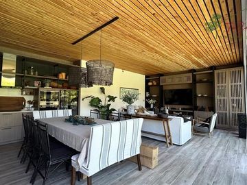 Casa en venta de 5D/4B + quincho + piscina - Calera de Tango