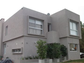 Venta casa clásica 5 amb. Barrio Santa Clara . Villanueva . Tigre