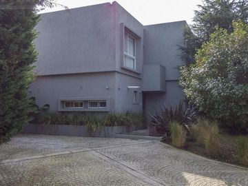 Venta casa clásica 5 amb. Barrio Santa Clara . Villanueva . Tigre