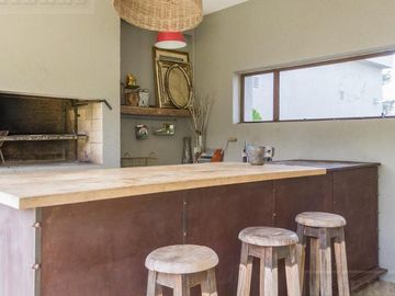 Venta casa clásica 5 amb. Barrio Santa Clara . Villanueva . Tigre