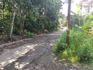 RUMAH UNIT TERBATAS DI TEPI JALAN RAYA TEMANGGUNG