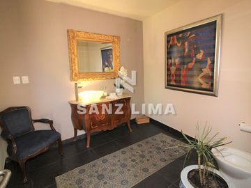 PRADERAS DE LA HACIENDA: Soberbia residencia con amplio jardín y alberca.