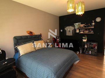 PRADERAS DE LA HACIENDA: Soberbia residencia con amplio jardín y alberca.