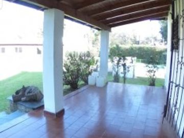 OPORTUNIDAD!!EXC. QUINTA LOTE 1450 M2, 220M2 CONSTR., CASA PPAL, QUINCHO, CASA HUESPEDES, PISCINA, GRAN PARQUE,  PARRILLA, POOL HOUSE, JACUZZI,VESTUAR