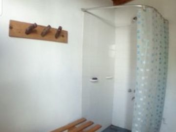 OPORTUNIDAD!!EXC. QUINTA LOTE 1450 M2, 220M2 CONSTR., CASA PPAL, QUINCHO, CASA HUESPEDES, PISCINA, GRAN PARQUE,  PARRILLA, POOL HOUSE, JACUZZI,VESTUAR