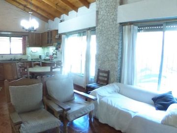 OPORTUNIDAD!!EXC. QUINTA LOTE 1450 M2, 220M2 CONSTR., CASA PPAL, QUINCHO, CASA HUESPEDES, PISCINA, GRAN PARQUE,  PARRILLA, POOL HOUSE, JACUZZI,VESTUAR