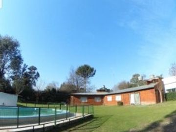 OPORTUNIDAD!!EXC. QUINTA LOTE 1450 M2, 220M2 CONSTR., CASA PPAL, QUINCHO, CASA HUESPEDES, PISCINA, GRAN PARQUE,  PARRILLA, POOL HOUSE, JACUZZI,VESTUAR