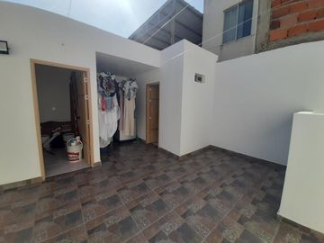 casa en venta en av. libertadores la esperanza. Cod V5040