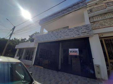 casa en venta en av. libertadores la esperanza. Cod V5040