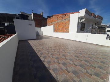 casa en venta en av. libertadores la esperanza. Cod V5040