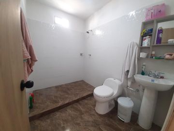 casa en venta en av. libertadores la esperanza. Cod V5040