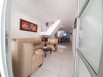 casa en venta en av. libertadores la esperanza. Cod V5040