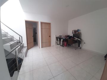 casa en venta en av. libertadores la esperanza. Cod V5040