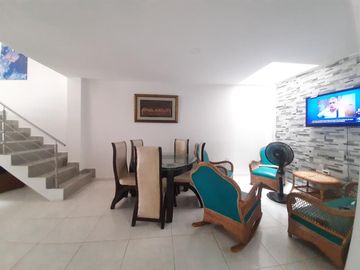 casa en venta en av. libertadores la esperanza. Cod V5040
