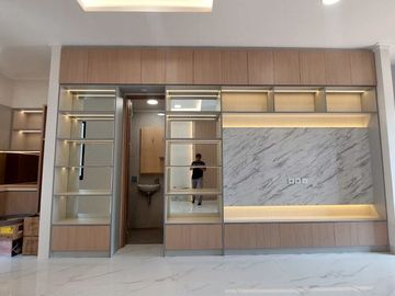 Hunian exclusive 2 lantai furnished dkt tol sawangan,Depok