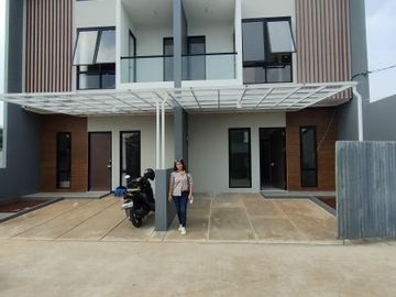 Hunian exclusive 2 lantai furnished dkt tol sawangan,Depok