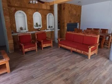 Espectacular casa en Oaxtepec con alberca, jardín, cancha de Squash y escrituras