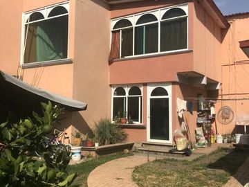 Espectacular casa en Oaxtepec con alberca, jardín, cancha de Squash y escrituras