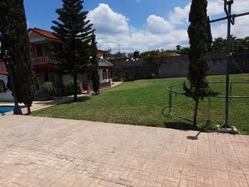Espectacular casa en Oaxtepec con alberca, jardín, cancha de Squash y escrituras