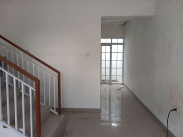 Rumah Baru nyaman dan asri Ready Stock di Cluster GBK Soetta Cipamokolan dkt Metro Mall