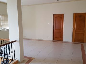 For Sale: 340sqm House and Lot with 4BR and 3B