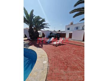 ¡No te pierdas la oportunidad de adquirir esta maravillosa casa de playa en Los Lobos, km 126 de la Panamericana Sur! Ideal para vacaciones en familia