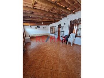 ¡No te pierdas la oportunidad de adquirir esta maravillosa casa de playa en Los Lobos, km 126 de la Panamericana Sur! Ideal para vacaciones en familia