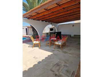 ¡No te pierdas la oportunidad de adquirir esta maravillosa casa de playa en Los Lobos, km 126 de la Panamericana Sur! Ideal para vacaciones en familia