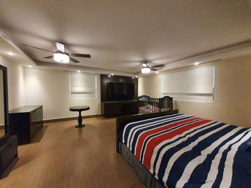 C VENDE CASA EN ESQUINA EN CUMBRES SAN AGUSTIN