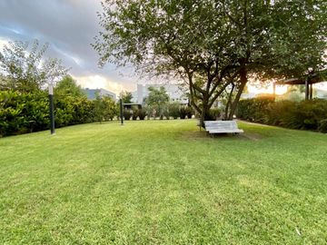 Excelente lote ubicado en el Barrio Privado Adrogué Chico.
