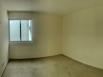 Vendo casa en Juriquilla Condesa con recámara en PB $4,400,000