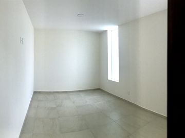 Vendo casa en Juriquilla Condesa con recámara en PB $4,400,000