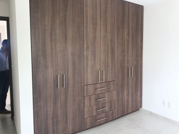 Vendo casa en Juriquilla Condesa con recámara en PB $4,400,000