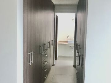 Vendo casa en Juriquilla Condesa con recámara en PB $4,400,000