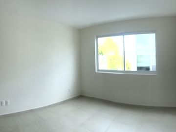 Vendo casa en Juriquilla Condesa con recámara en PB $4,400,000