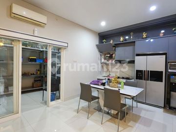 Rumah Modern Minimalis One Gate System Row Jalan Lebar Kartasura