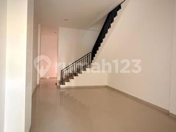 Disewakan Ruko Gandeng Osaka Pik2 Hadap Jalan Utama Uk 4,5X15 Ready