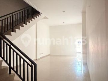 Disewakan Ruko Gandeng Osaka Pik2 Hadap Jalan Utama Uk 4,5X15 Ready