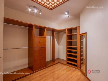 Casa deLujo En  venta en Puerta de Hierro Zona andares