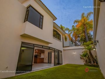 Casa deLujo En  venta en Puerta de Hierro Zona andares
